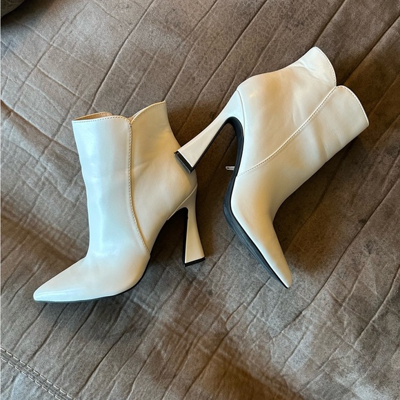 Nine West Torrie Boots, White, Size 9 - Picture 1 of 8